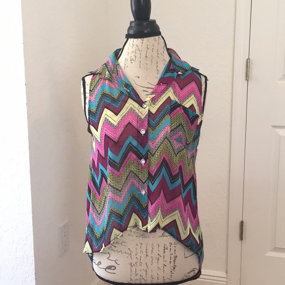 Romantic Sini zigzag Button down Blouse!!